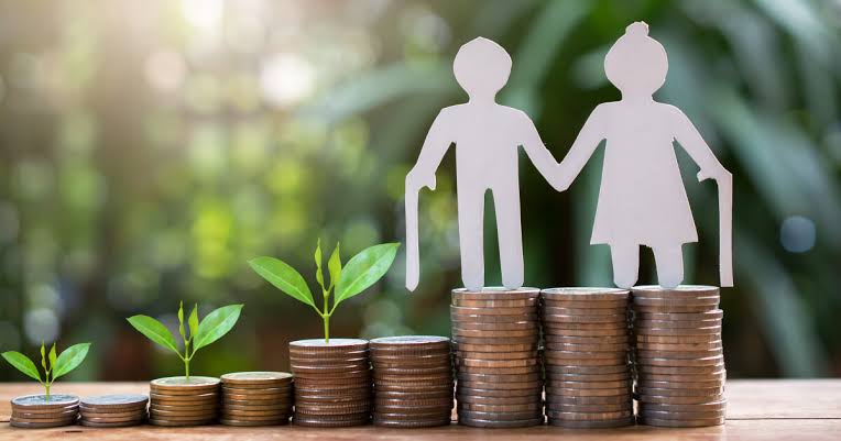 Retirement planning graphic with elderly couple on savings